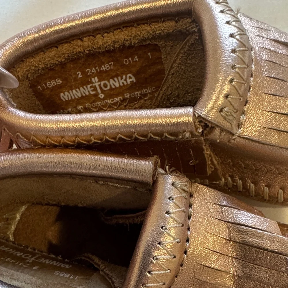 Minnetonka adorable gold